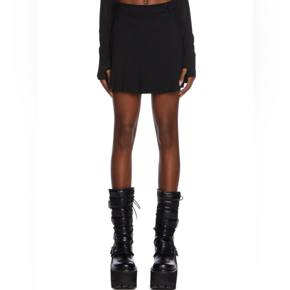 Black pleated skirt